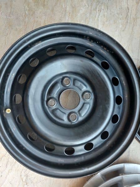 Car Rims Japani 14 inch with wheel cover for sale. 1