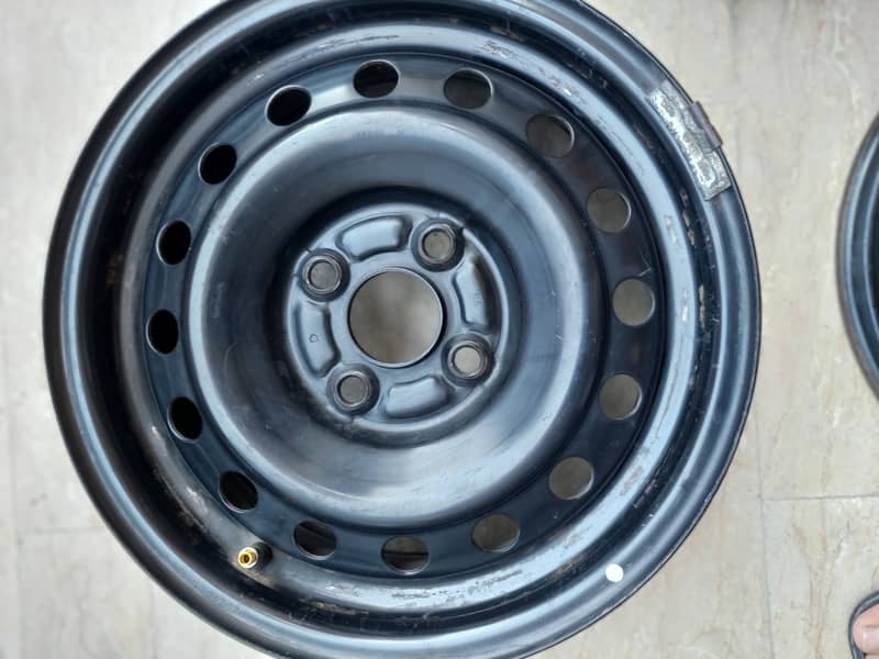 Car Rims Japani 14 inch with wheel cover for sale. 13