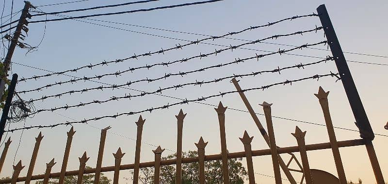 Razor Wire,Chain Link Fence, Weld Mesh, Barbed Wire, Expanded Metal 11