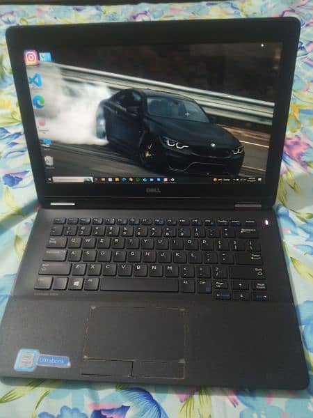Dell core I5 6th Generation Ram 8/256 ultra book with orignal charger 5