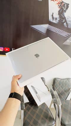 Apple MacBook Pro 2017 With Box 16gb/512gb Mint Condition