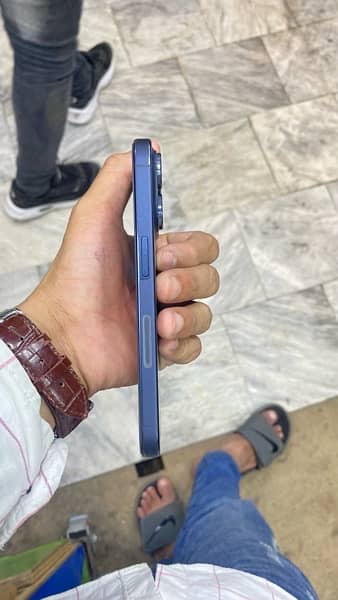 iPhone 15 pro Blue JV 256Gb 3