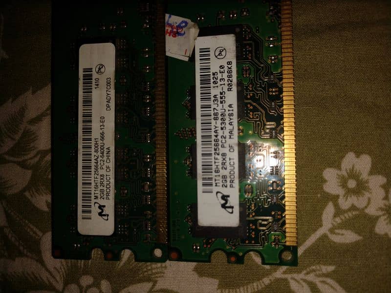 DdR 2 RAM.  2GB EACH TOTAL 4GB 2
