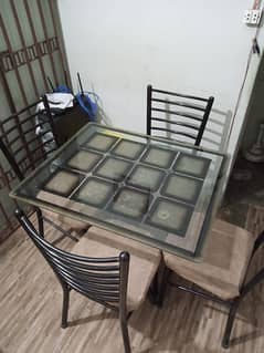 4seater dinning table