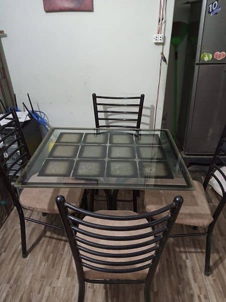 4seater dinning table 4