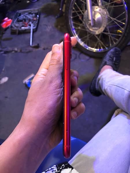 Iphone 11 red JV 0