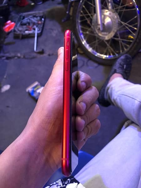 Iphone 11 red JV 3