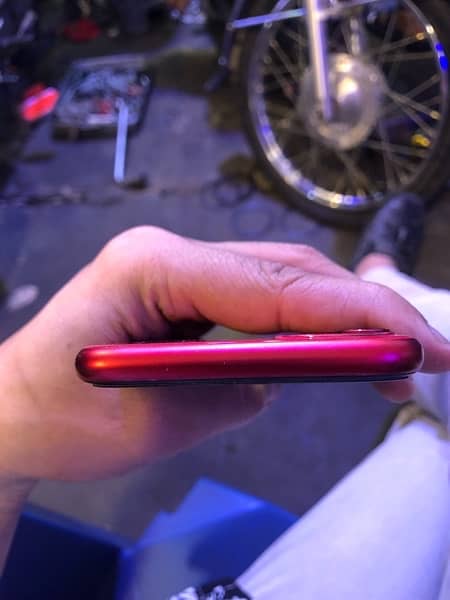 Iphone 11 red JV 4