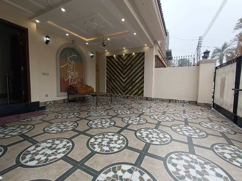 10 Marla Spanish House For Sale In Model Town Gas Available 2