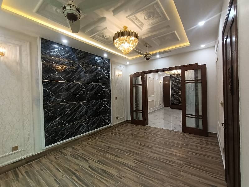 10 Marla Spanish House For Sale In Model Town Gas Available 6