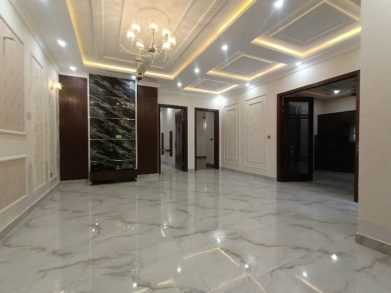 10 Marla Spanish House For Sale In Model Town Gas Available 7