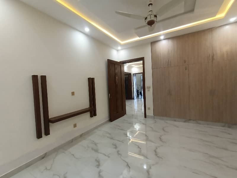 10 Marla Spanish House For Sale In Model Town Gas Available 9