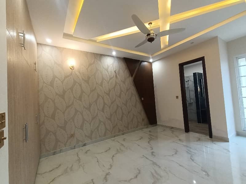 10 Marla Spanish House For Sale In Model Town Gas Available 22