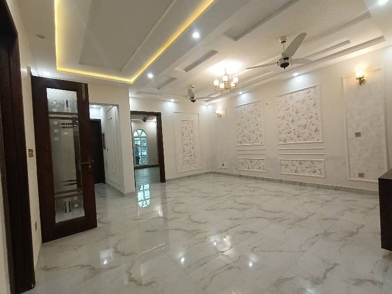 10 Marla Spanish House For Sale In Model Town Gas Available 23