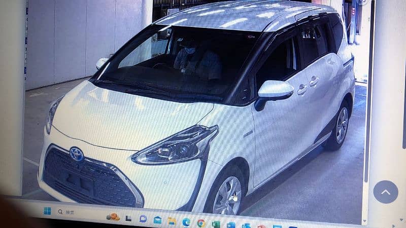 Toyota sienta hybrid 19/24 3