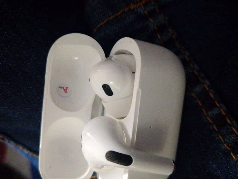 Air pods  Pro 2 with box and charging cable 1