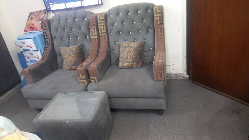 2 sofa chairs 0