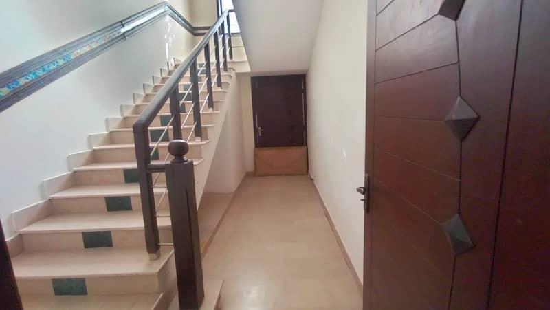 Saadi Town 400 SQ YD House For Sale 3