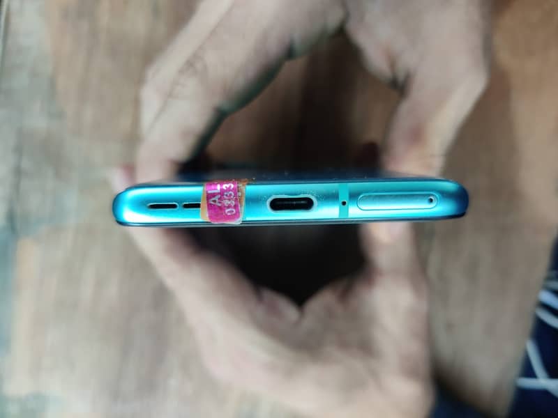 OnePlus 8t 8GB RAM 128 GB storage all ok 10 by 10 condition LCD per ek 4