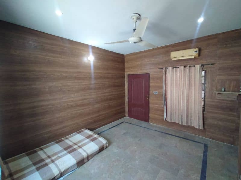 Studio Flats Available For Rent In Muslim Town | Prime Location 3