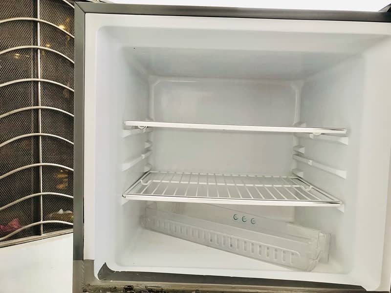 Haier Refrigerator 100 percent Working 3