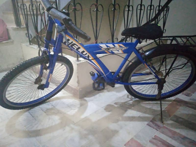 HELUX SPORTS IMPORTED BICYCLE SIZE 26 3