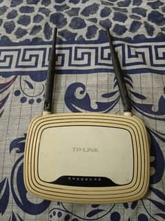 TP-link dubble antina router without adaptor. . .