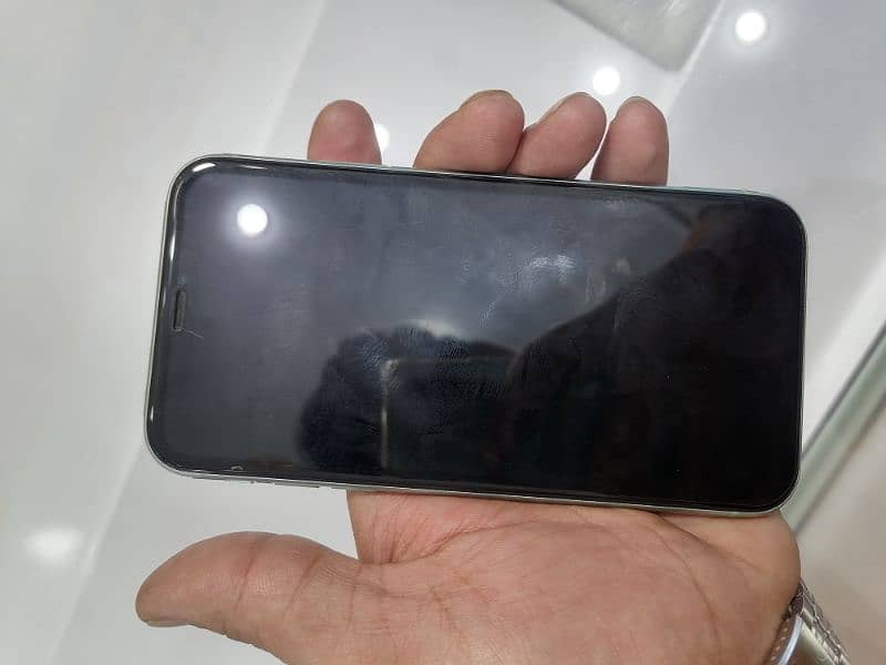 iphone 11 for sale only serious buyer contact me 6