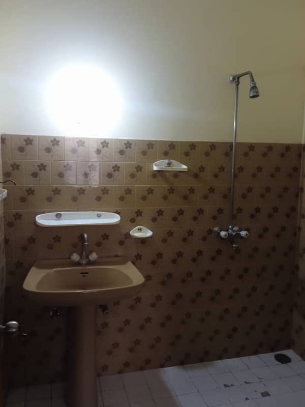 10 Marla Lower Portion Available For Rent In Raza Block Allama Iqbal Town Lahore 3