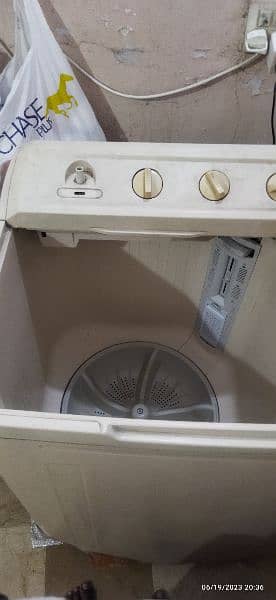 Haier HWM-120 semi automatic jumbo size washing machine 3