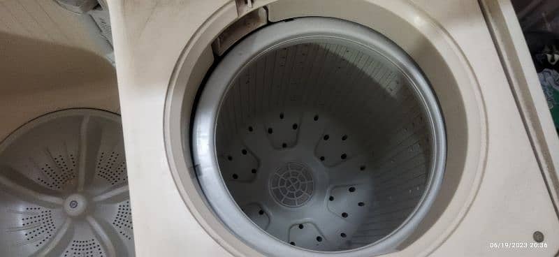 Haier HWM-120 semi automatic jumbo size washing machine 7