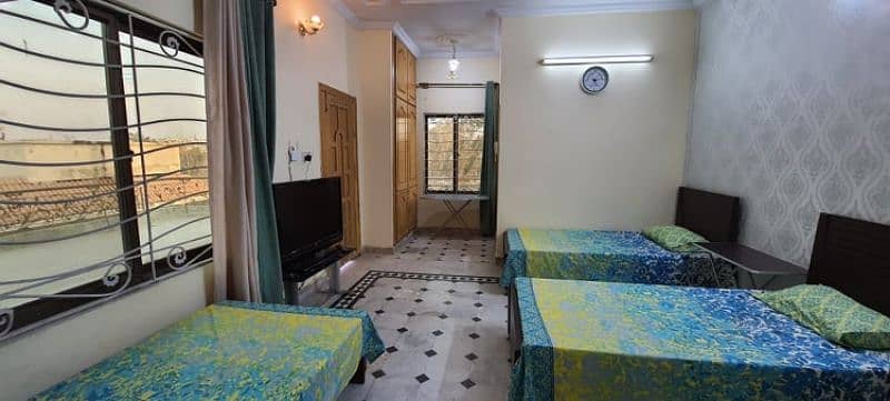 Airconditioned paying guest rooms for working ladies 2