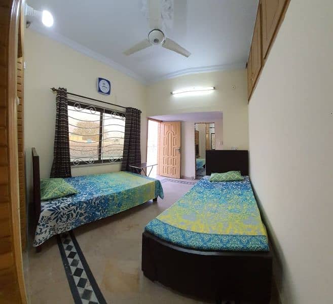 Airconditioned paying guest rooms for working ladies 6
