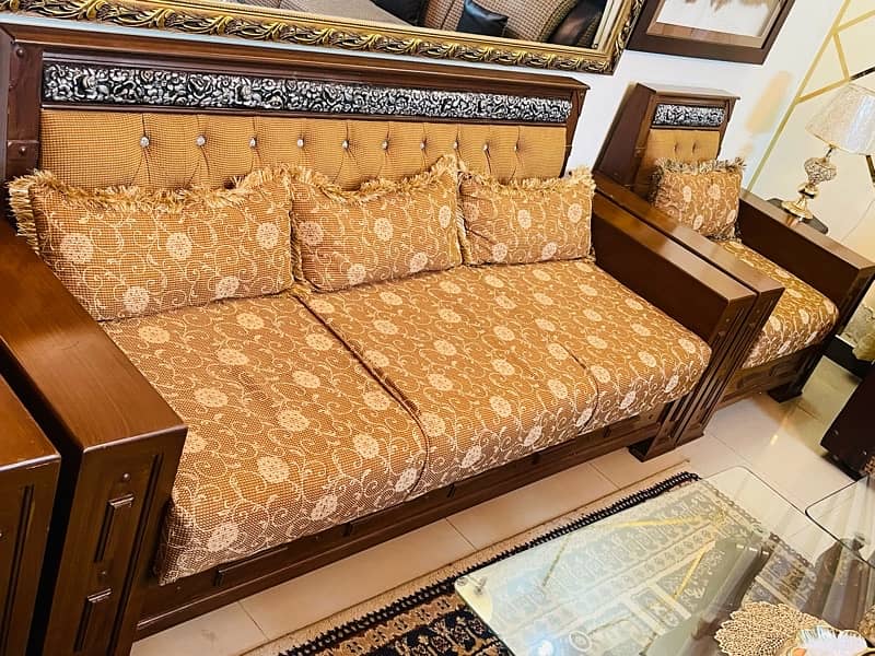 beautiful Sofa For sale 1