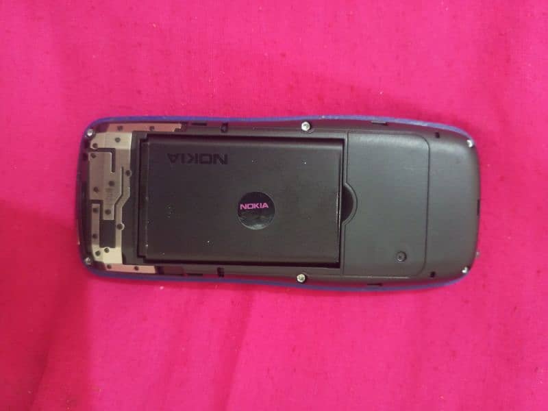 Nokia 105 with charger 3