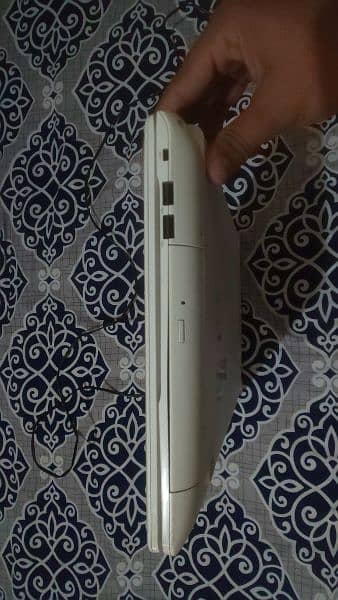 Samsung core i7 2nd generation white laptop 3