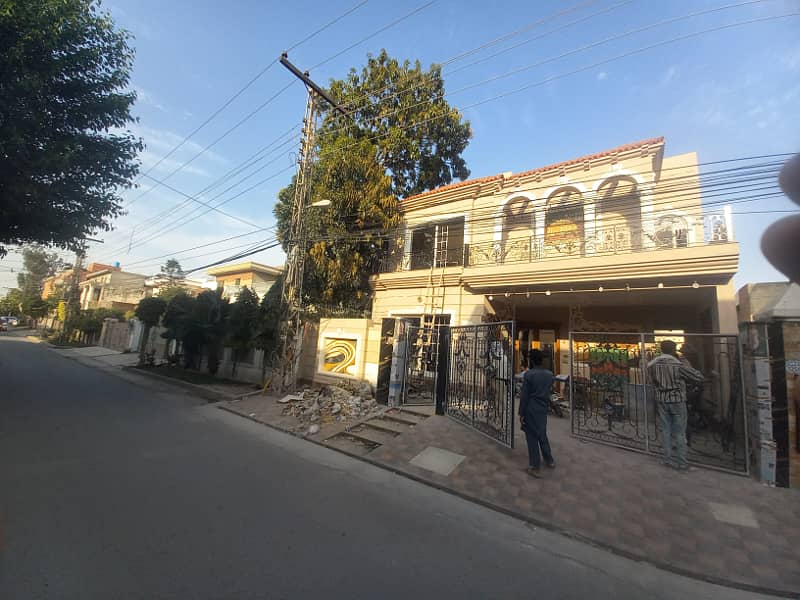 Johar town lhr 10 marla house for sale near allah hoo chok 2
