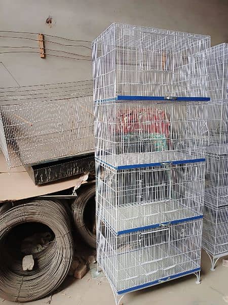 Perfect cages for your lovebirds 0 334 0429529 4