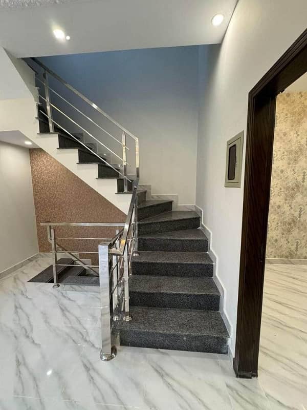 3 YEARS EASY INSALLMENT PLAN HOUSE FOR SALE PARK VIEW CITY LAHORE 2