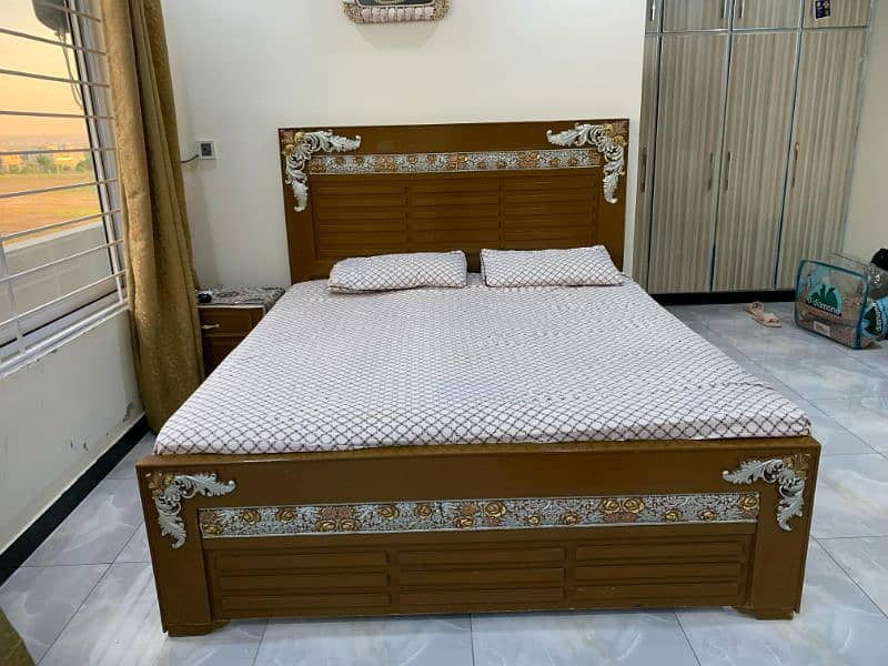 Complete beautiful wooden Bed set Without mattress 1