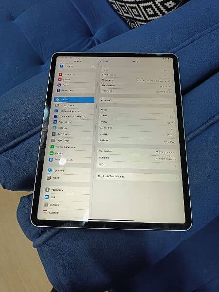 ipad pro 3rd gen. 12.9 inches 256gb wifi in great conditionwith box 3