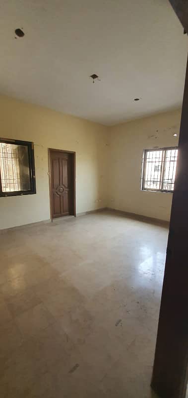 SINGLE STOREY OLD MAINTAINED LIVEABLE CORNER BUNGALOW FOR SALE 1