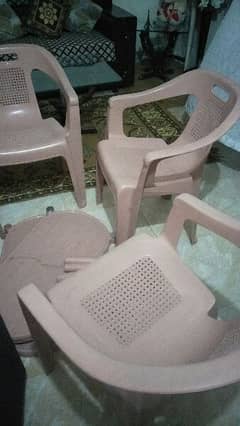 4chairs  one table  good condition 0