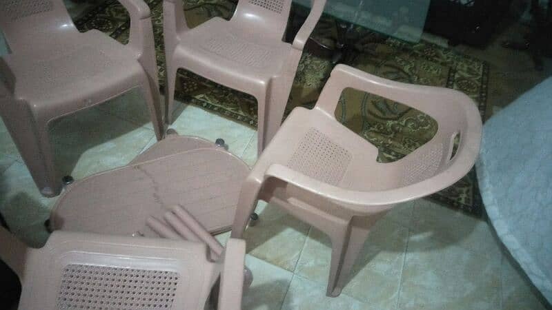 4chairs  one table  good condition 2