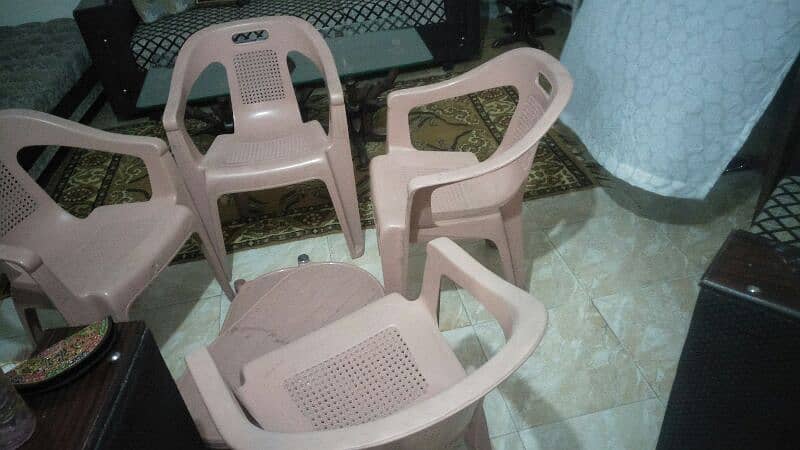 4chairs  one table  good condition 5