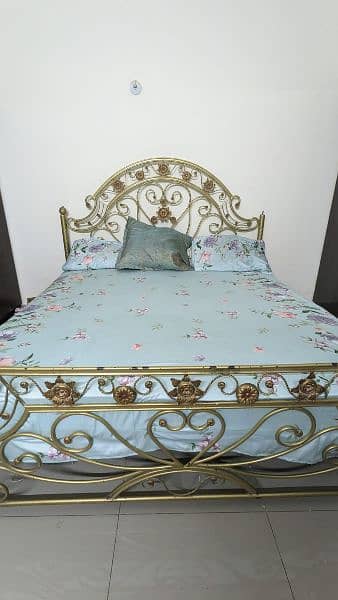 Heavy Duty King Sized Iron bed with Heavy Gauge 0