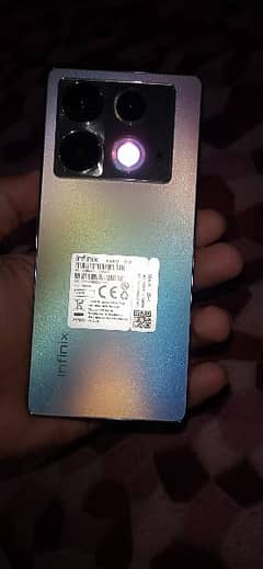 infinix note 40 golden color looking like multi color
