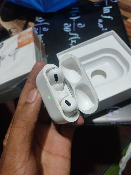 AirPods pro 2nd generation almost new 4
