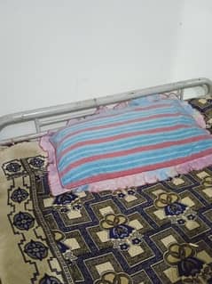 iron bed 0