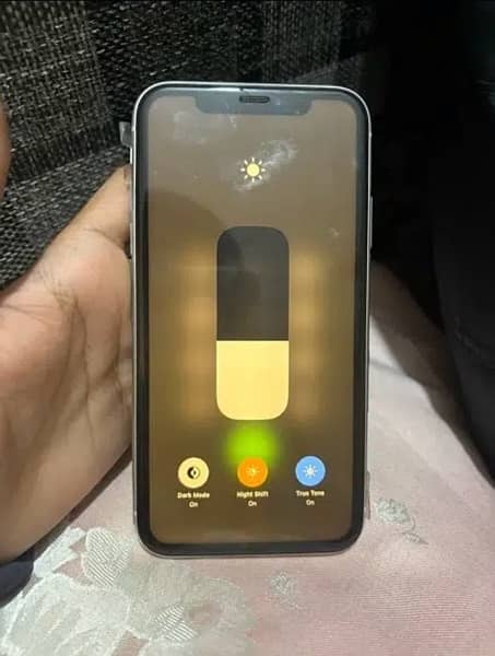 iphone xr 64 GB with box 1